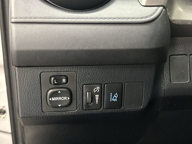 Thumbnail: 2018 Toyota RAV4 - 24