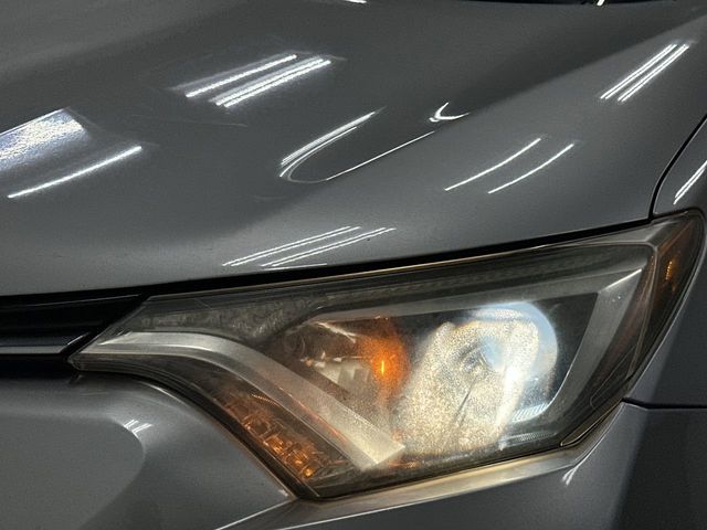 Thumbnail: 2018 Toyota RAV4 - 32