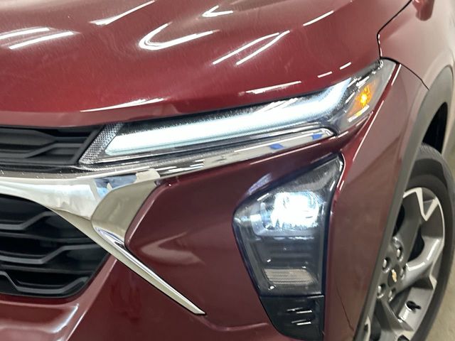 Thumbnail: 2025 Chevrolet Trax - 32
