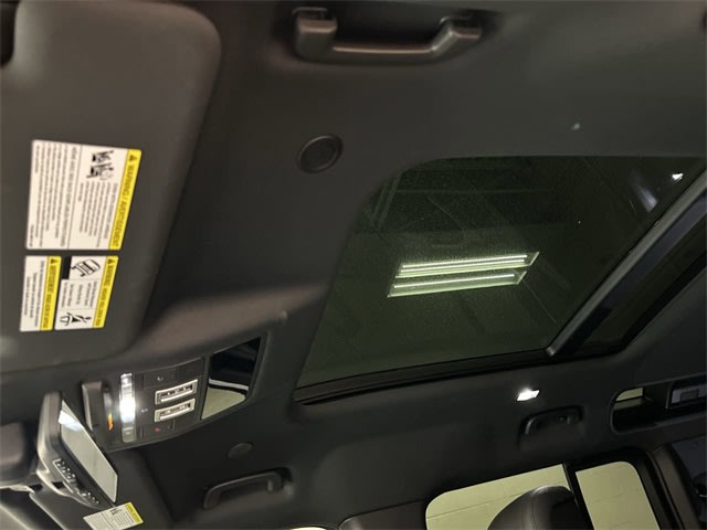 2023 Land Rover Defender 110 30