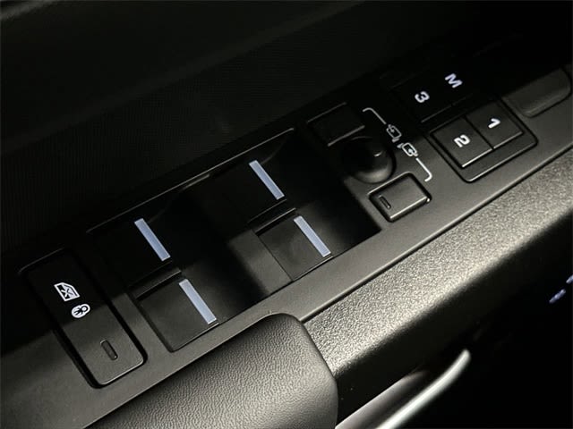 2023 Land Rover Defender 110 24