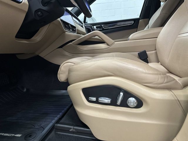 Thumbnail: 2019 Porsche Cayenne - 30