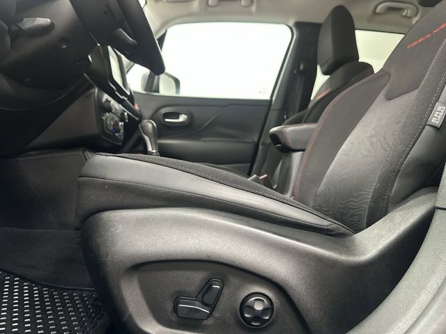 Thumbnail: 2021 Jeep Renegade - 30