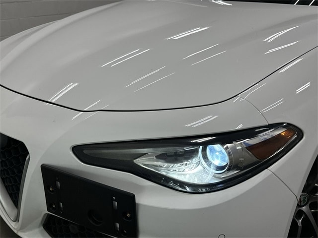 Thumbnail: 2017 Alfa Romeo Giulia - 33