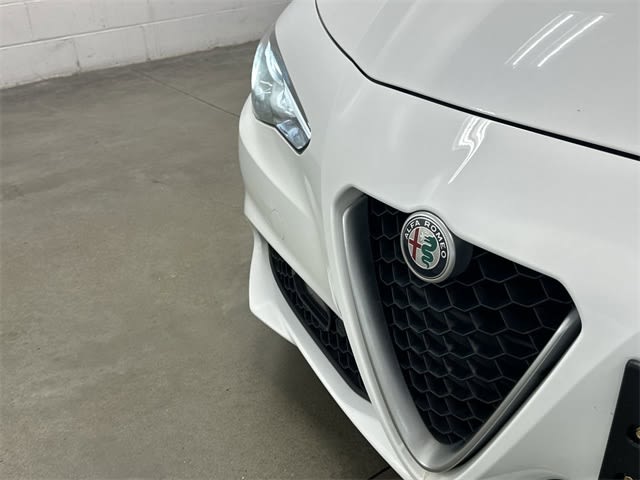 Thumbnail: 2017 Alfa Romeo Giulia - 4