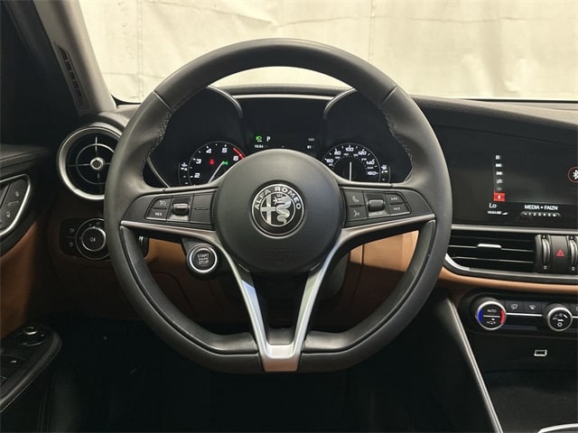 Thumbnail: 2017 Alfa Romeo Giulia - 6