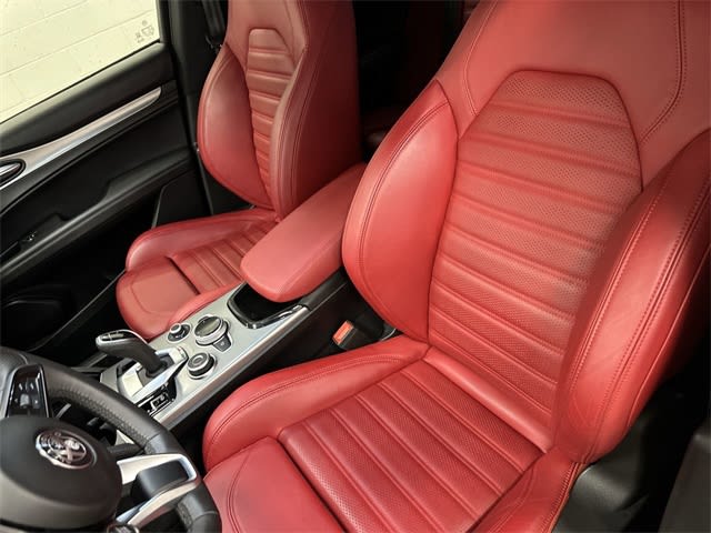 Thumbnail: 2024 Alfa Romeo Stelvio - 7