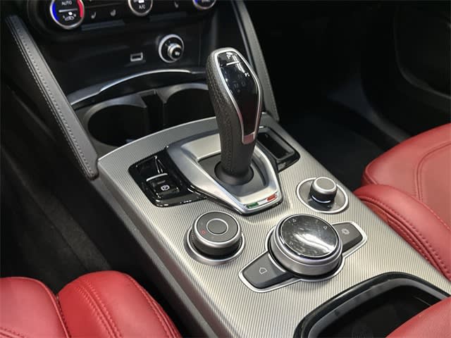 Thumbnail: 2024 Alfa Romeo Stelvio - 10