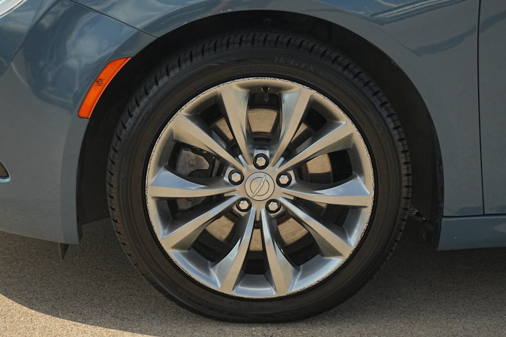 Thumbnail: 2015 Chrysler 200 - 8