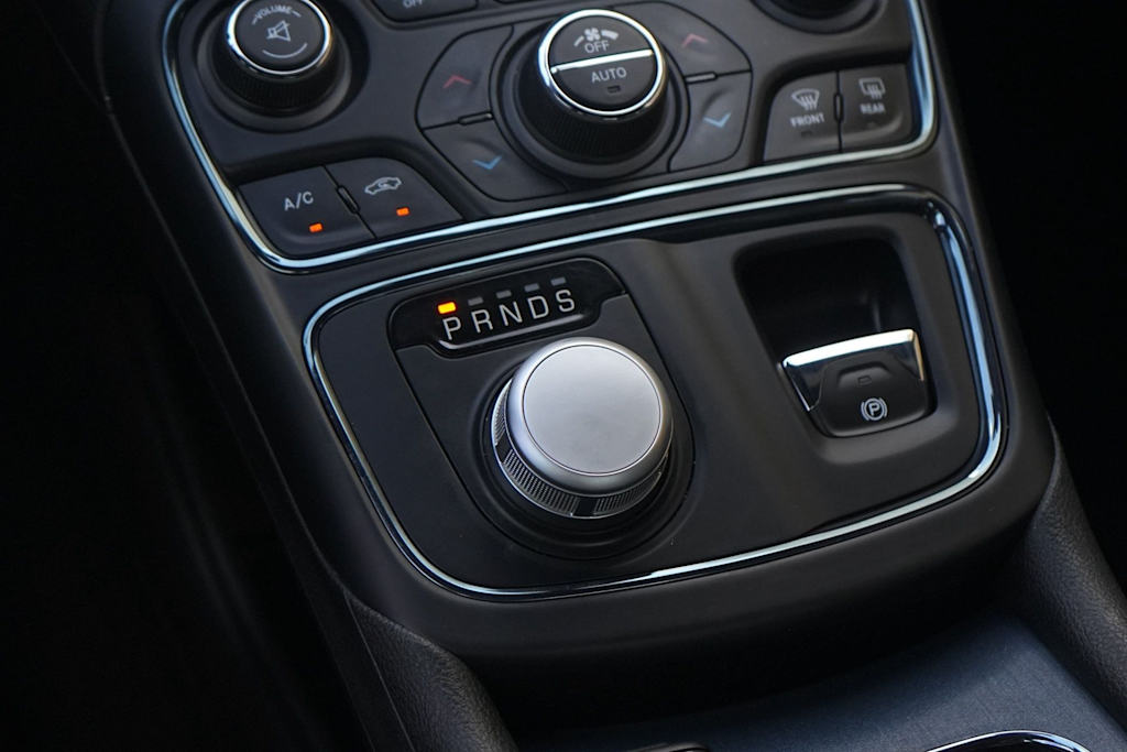 Thumbnail: 2015 Chrysler 200 - 25