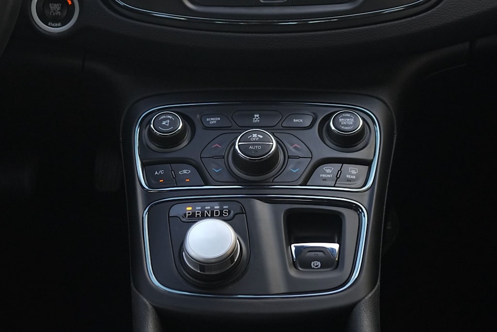 Thumbnail: 2015 Chrysler 200 - 24