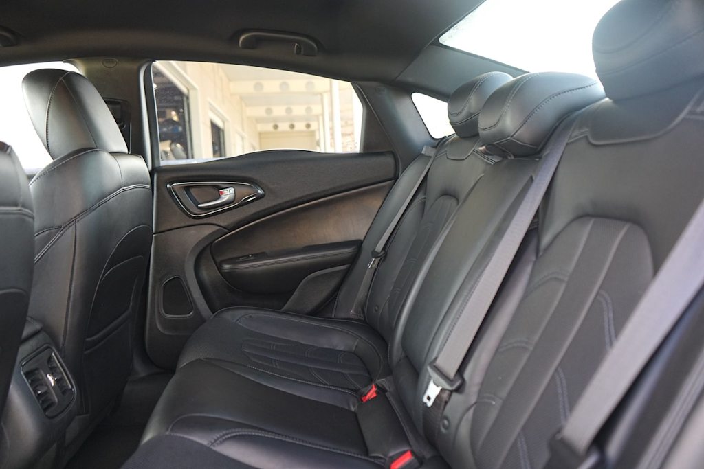 Thumbnail: 2015 Chrysler 200 - 21