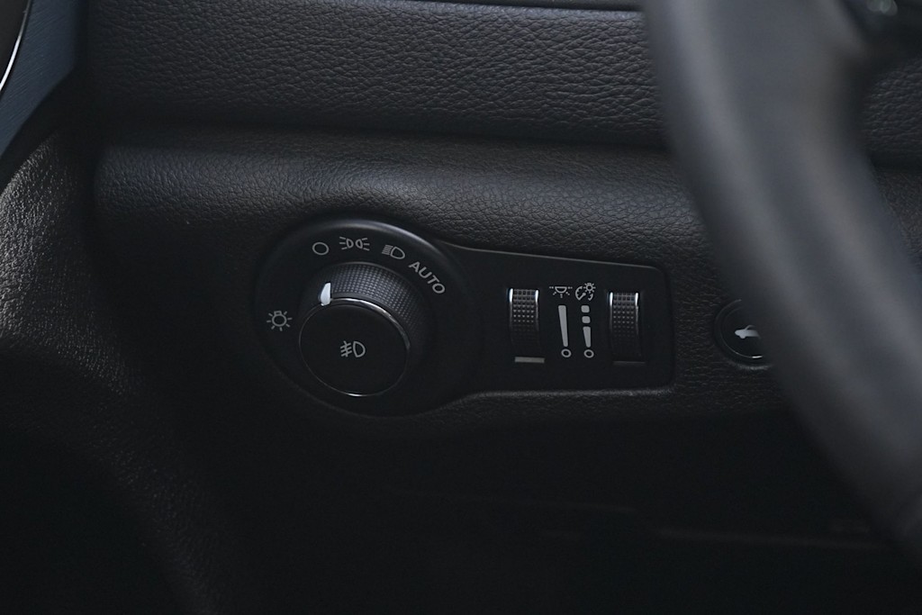 Thumbnail: 2015 Chrysler 200 - 26