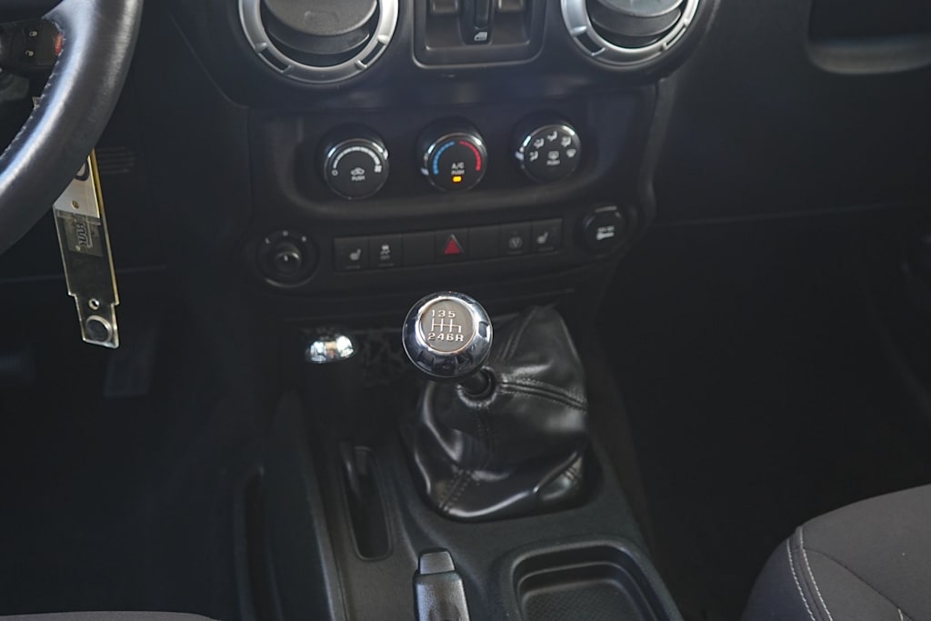 Thumbnail: 2017 Jeep Wrangler - 15