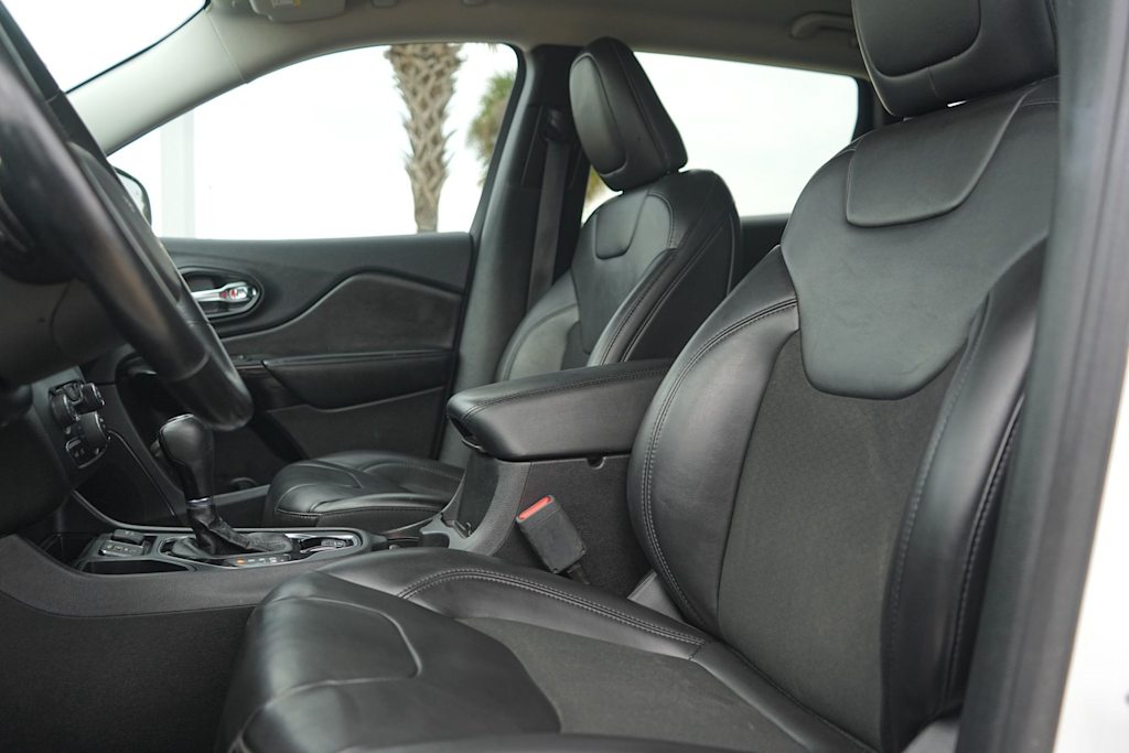Thumbnail: 2021 Jeep Cherokee - 11