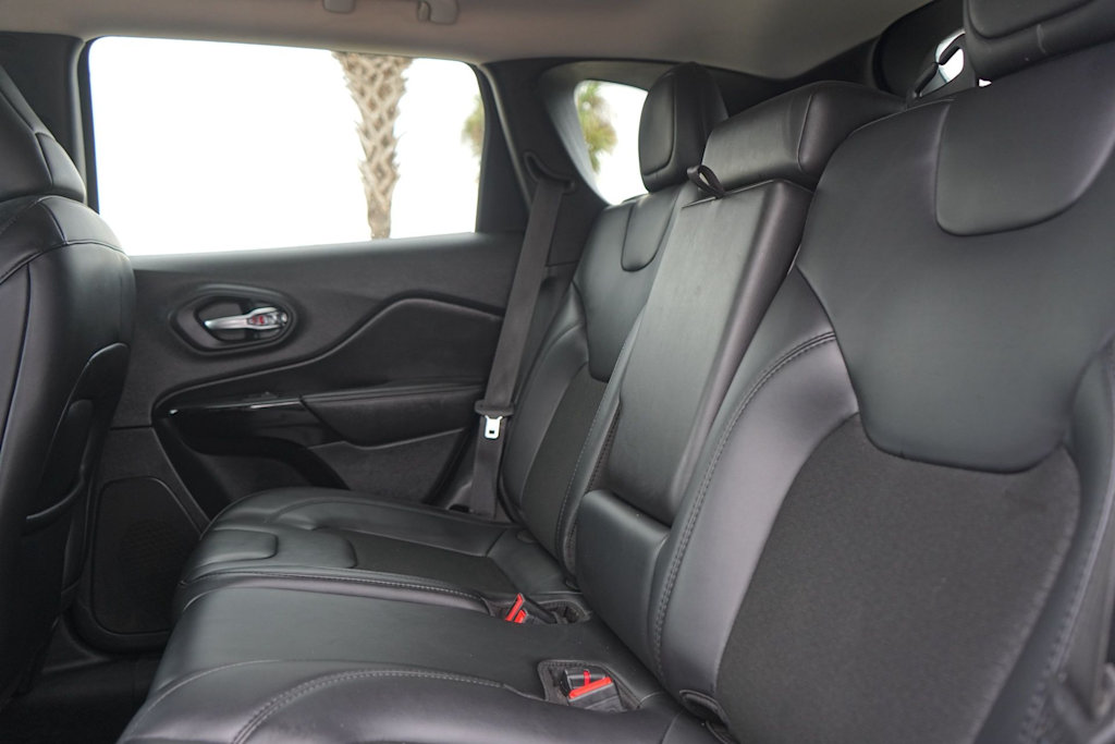 Thumbnail: 2021 Jeep Cherokee - 22
