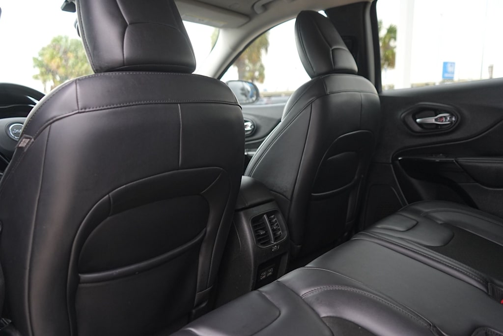 Thumbnail: 2021 Jeep Cherokee - 13