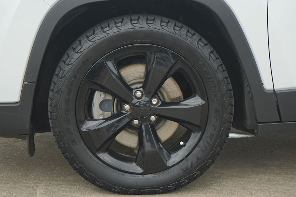 Thumbnail: 2021 Jeep Cherokee - 8
