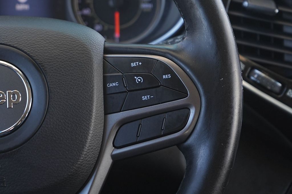 Thumbnail: 2019 Jeep Cherokee - 24