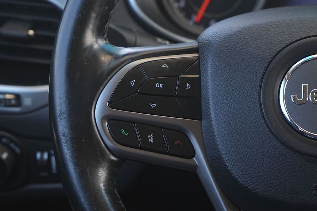 Thumbnail: 2019 Jeep Cherokee - 23