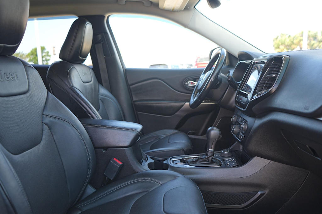 Thumbnail: 2019 Jeep Cherokee - 11