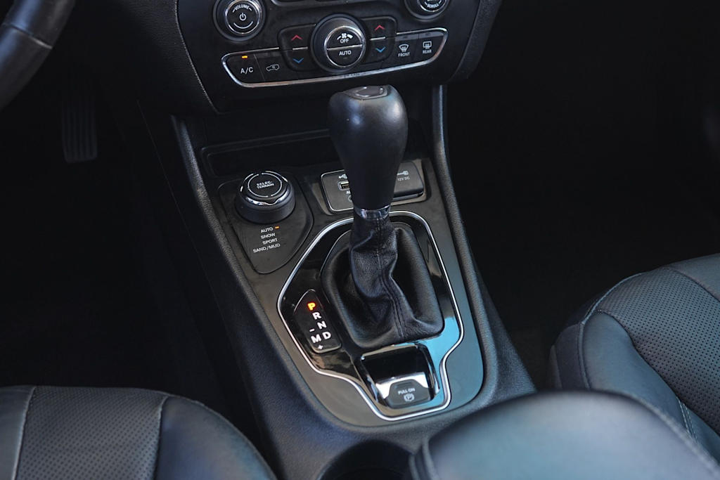 Thumbnail: 2019 Jeep Cherokee - 15