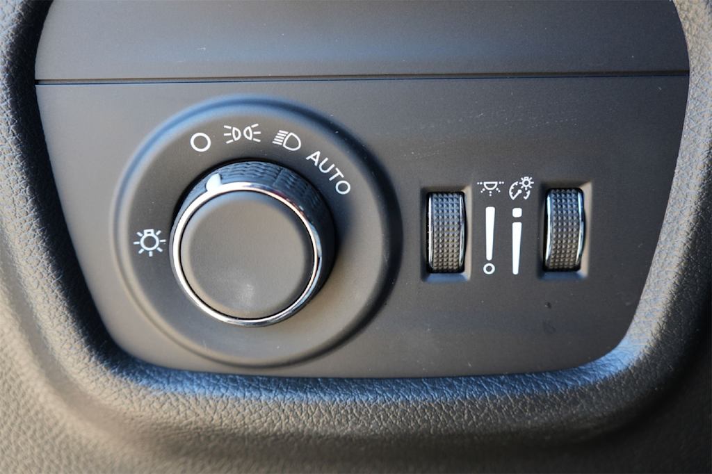 Thumbnail: 2023 Jeep Grand Cherokee - 24