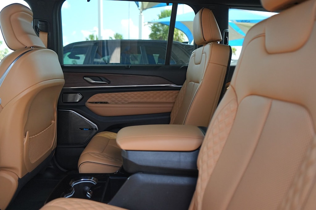 Thumbnail: 2023 Jeep Grand Cherokee L - 22