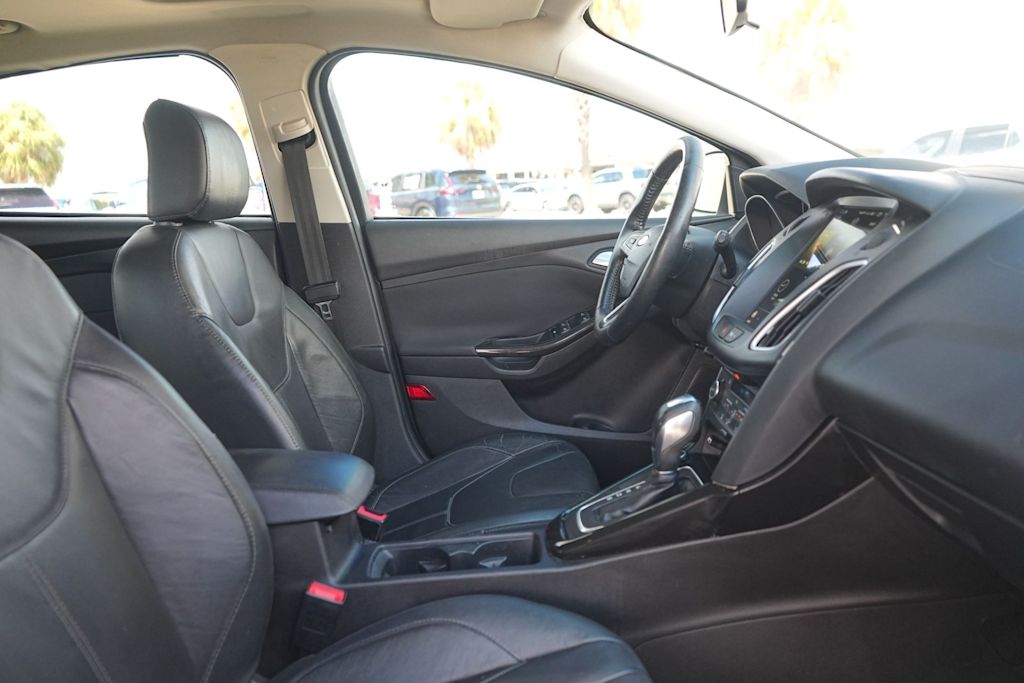 Thumbnail: 2016 Ford Focus - 12
