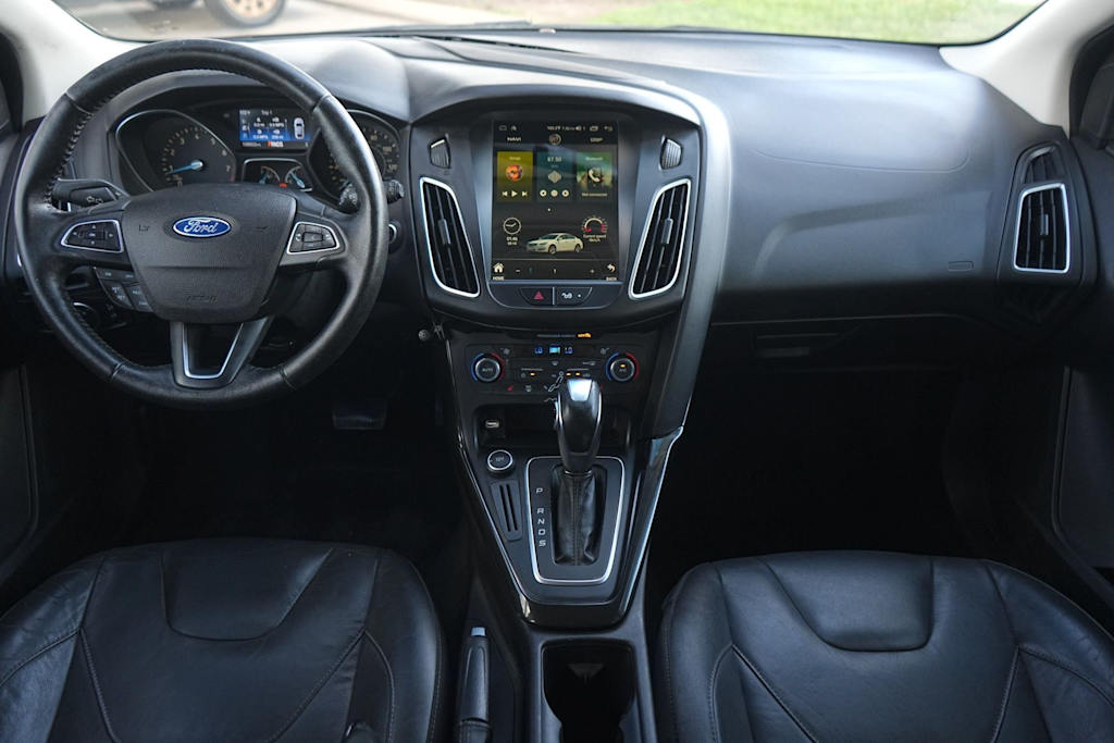 Thumbnail: 2016 Ford Focus - 10