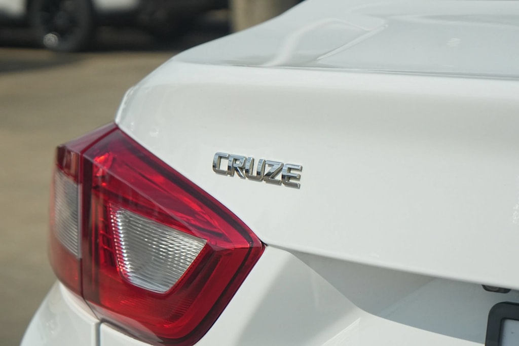 Thumbnail: 2018 Chevrolet Cruze - 7