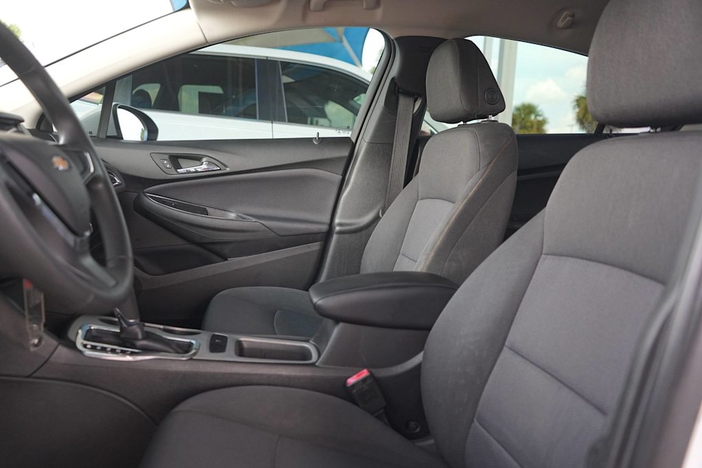 Thumbnail: 2018 Chevrolet Cruze - 11