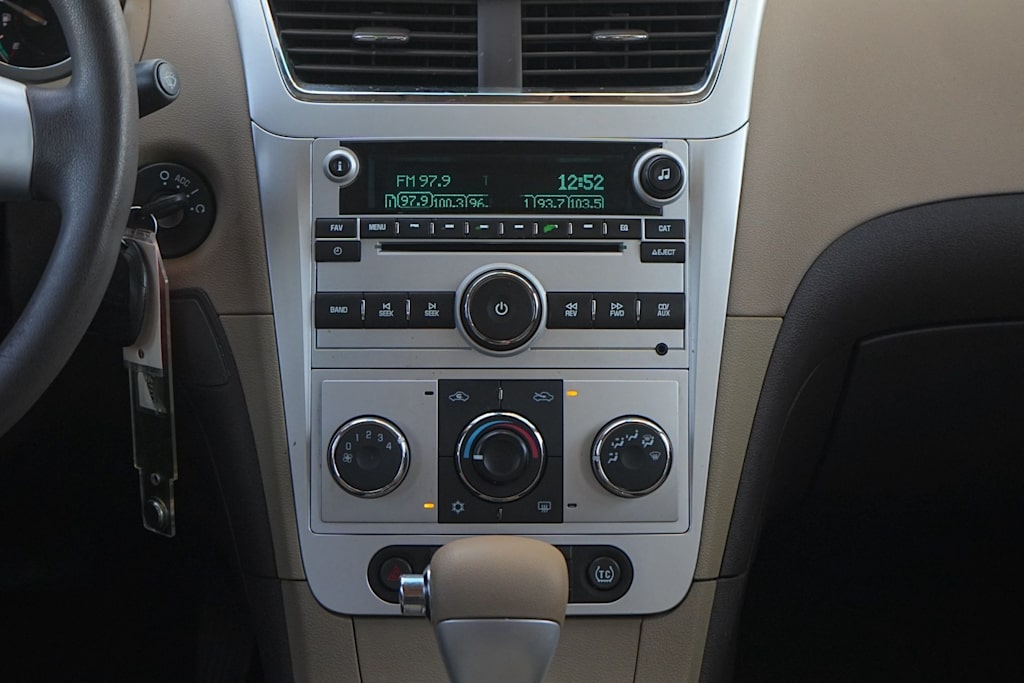 Thumbnail: 2010 Chevrolet Malibu - 23