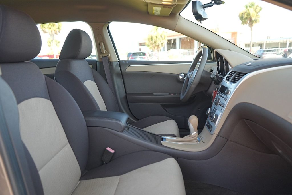 Thumbnail: 2010 Chevrolet Malibu - 12