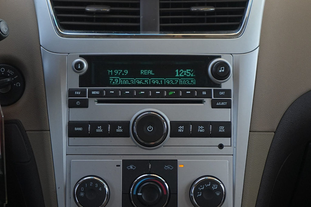 Thumbnail: 2010 Chevrolet Malibu - 24