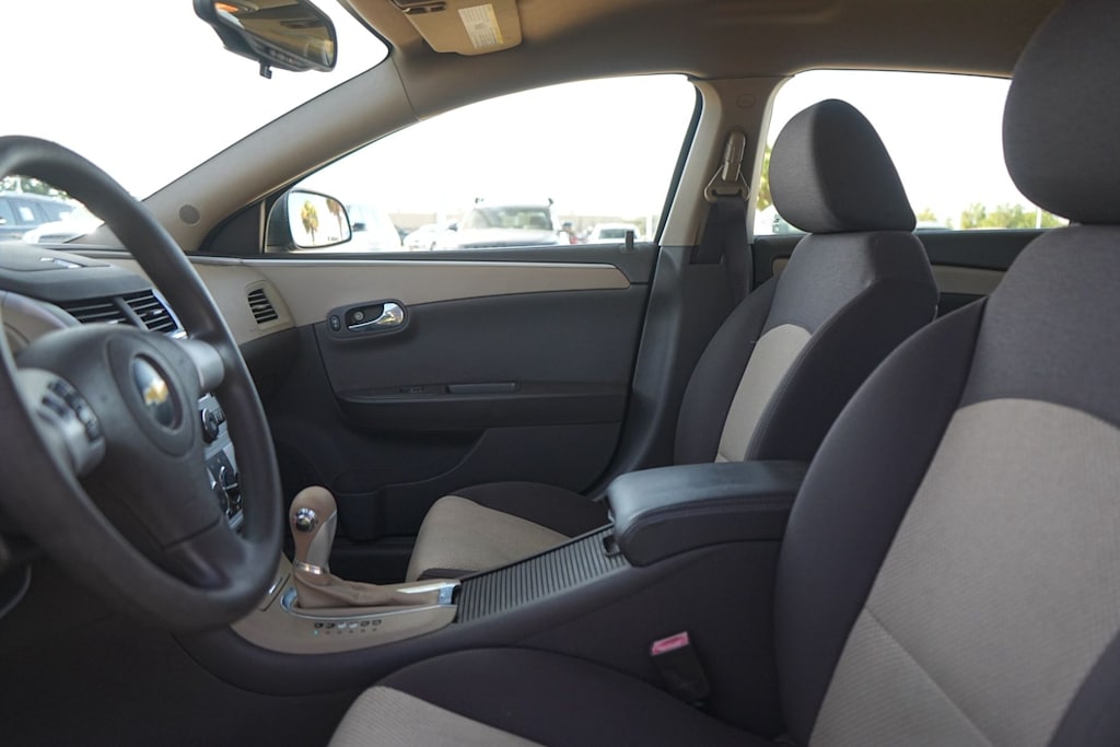 Thumbnail: 2010 Chevrolet Malibu - 11