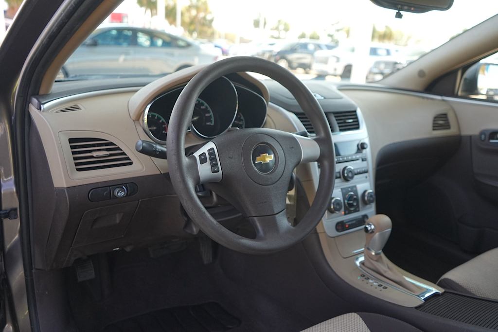 Thumbnail: 2010 Chevrolet Malibu - 2
