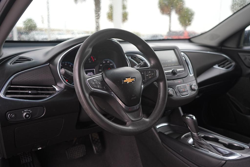 Thumbnail: 2018 Chevrolet Malibu - 2