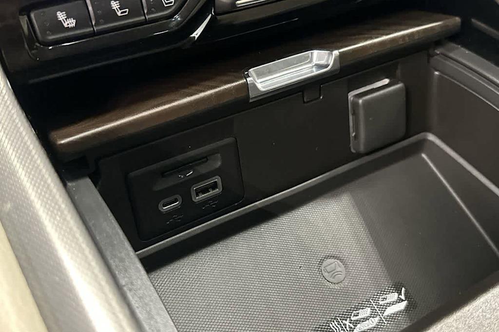 Thumbnail: 2021 GMC Yukon XL - 28