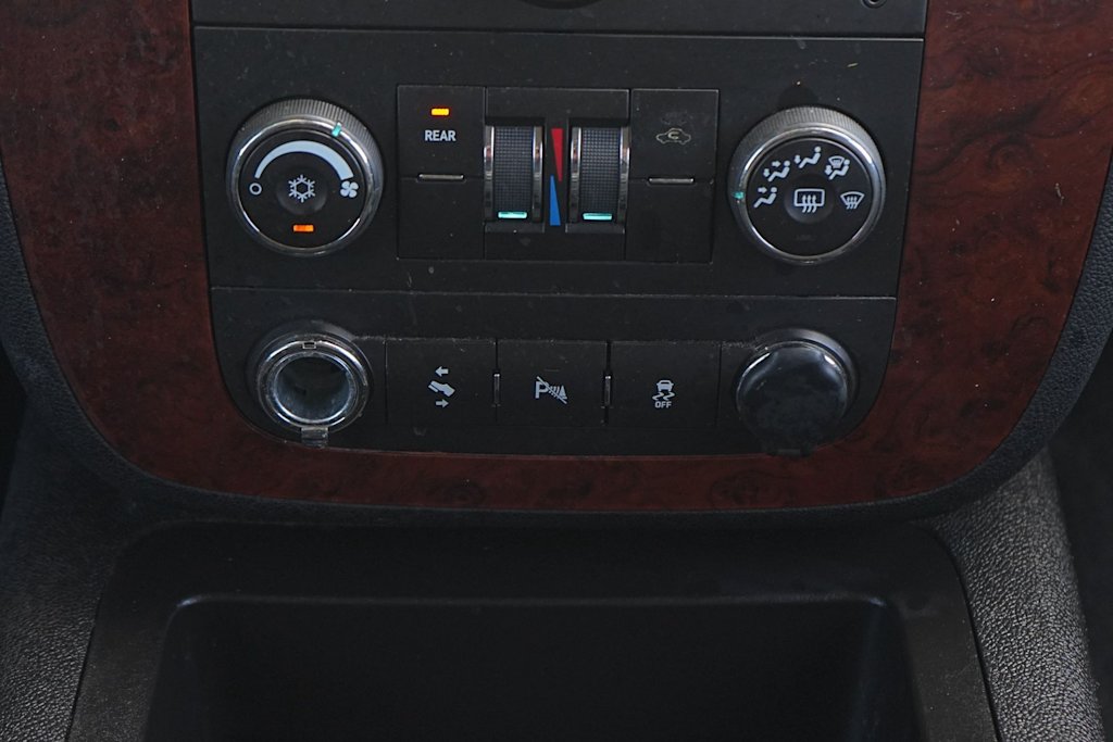 Thumbnail: 2012 Chevrolet Tahoe - 24