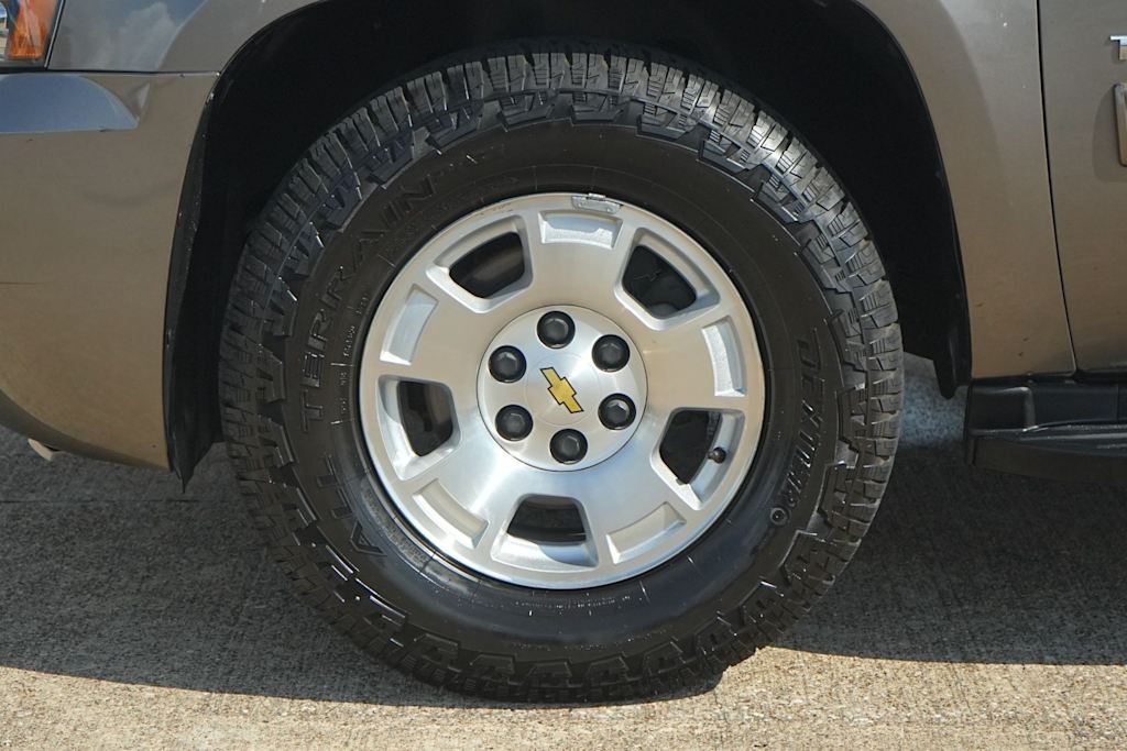 Thumbnail: 2012 Chevrolet Tahoe - 8