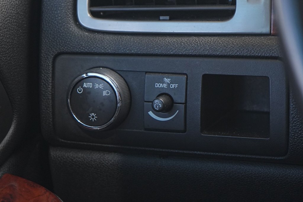 Thumbnail: 2012 Chevrolet Tahoe - 25