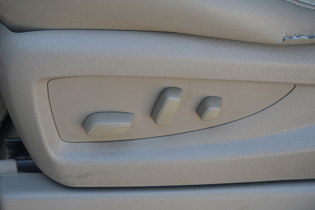 Thumbnail: 2016 Chevrolet Suburban - 20