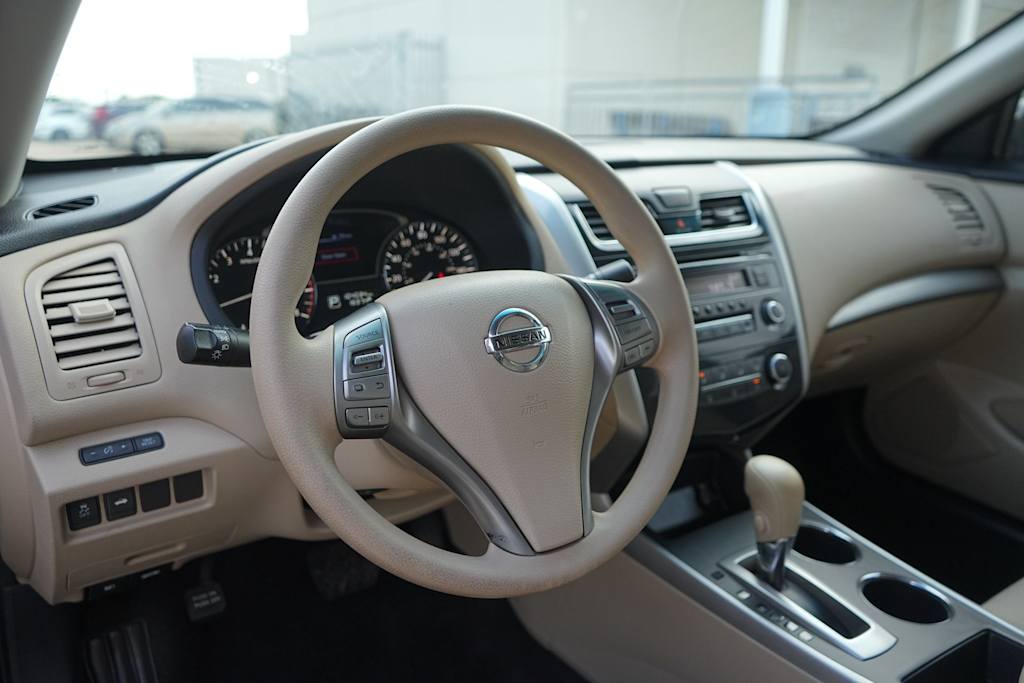 Thumbnail: 2015 Nissan Altima - 3