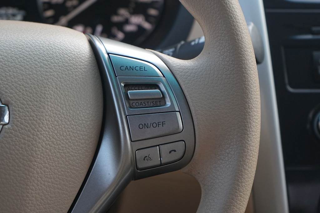 Thumbnail: 2015 Nissan Altima - 25