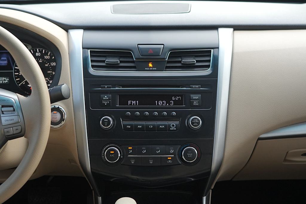 Thumbnail: 2015 Nissan Altima - 15