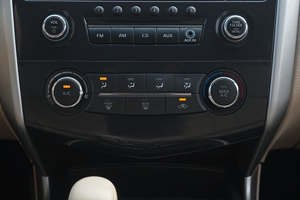 Thumbnail: 2015 Nissan Altima - 26