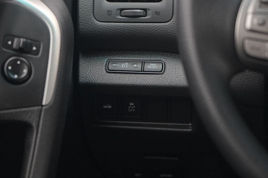 Thumbnail: 2015 Nissan Altima - 26
