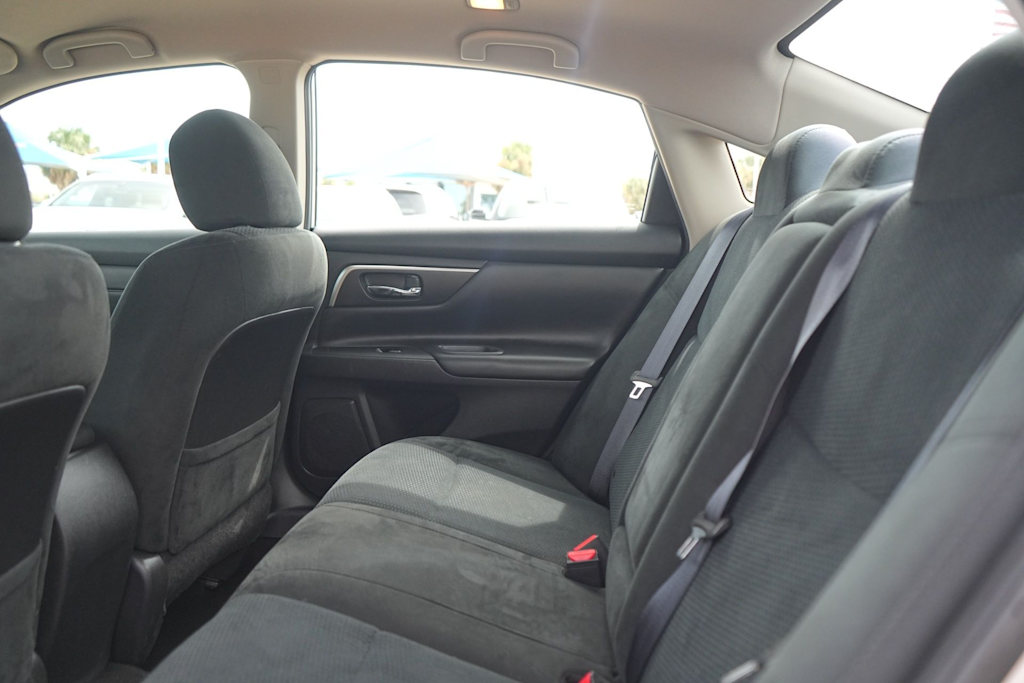 Thumbnail: 2015 Nissan Altima - 22