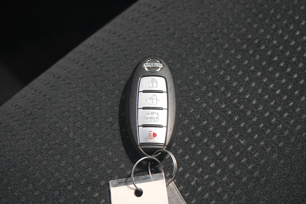 Thumbnail: 2015 Nissan Altima - 18